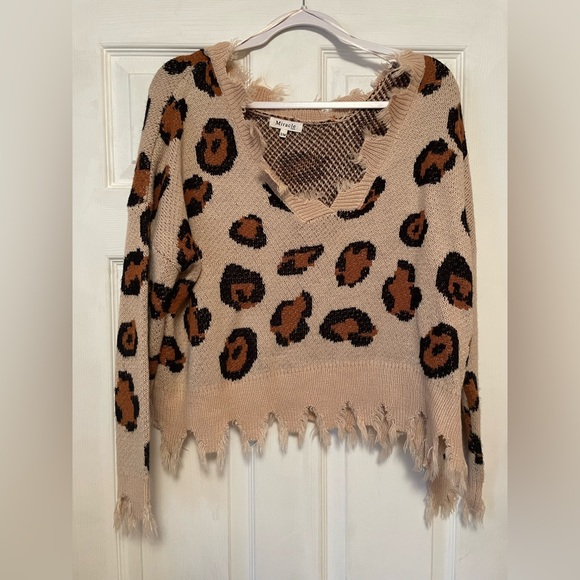 Women’s Sweater - Picture 1 of 3